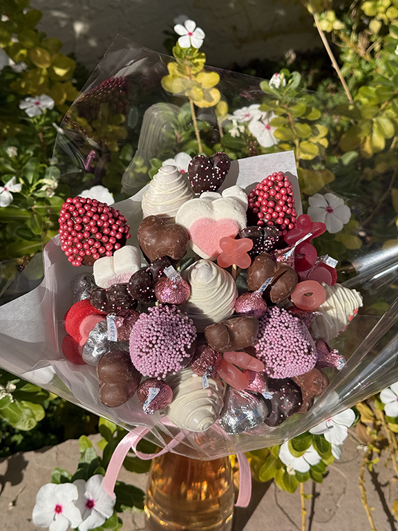 Rosé Romance Strawberry Chocolate Bouquet - Image 5