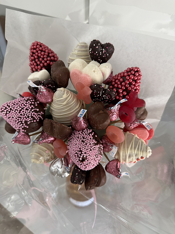 Rosé Romance Strawberry Chocolate Bouquet - Image 3